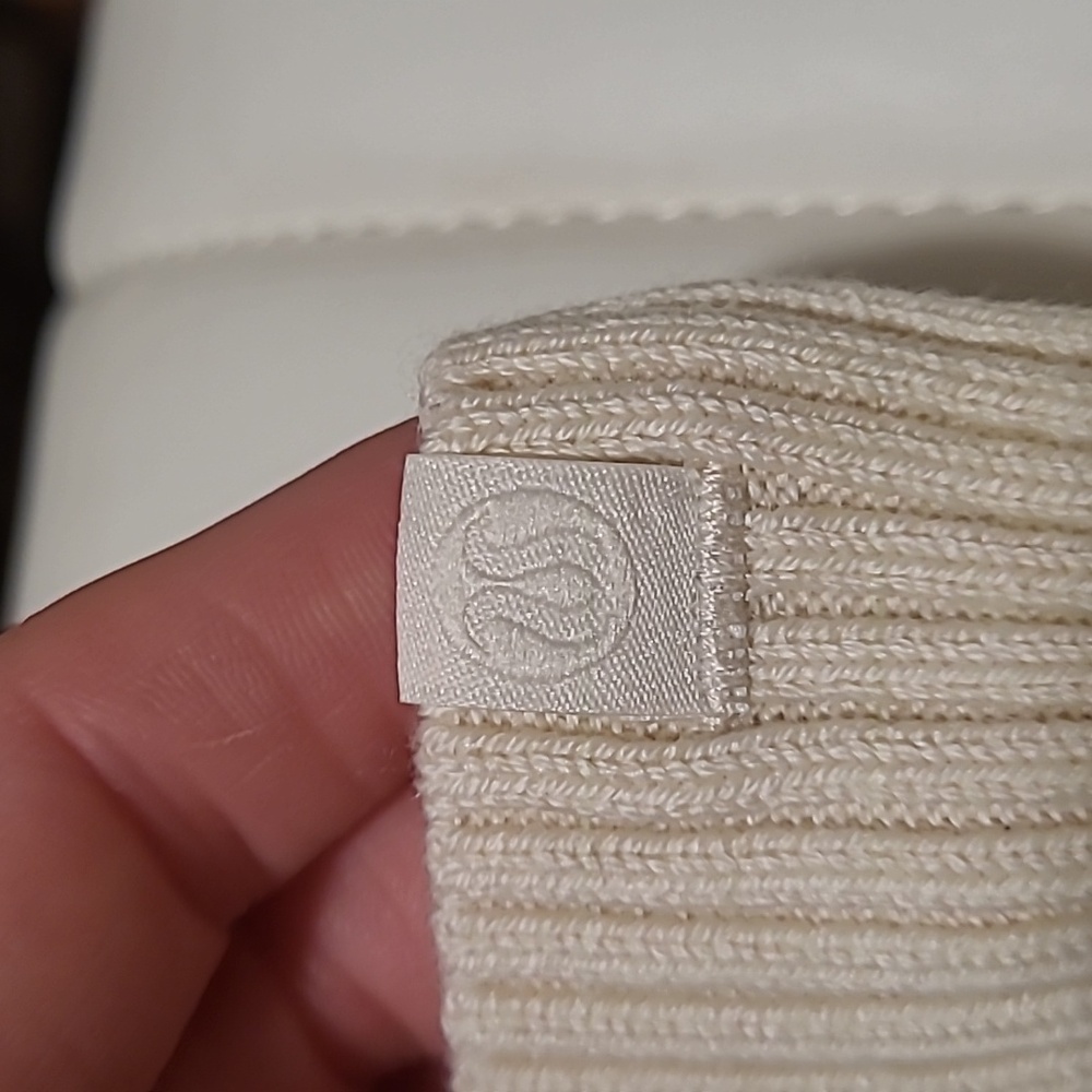 Lululemon Twist Knit Mittens - Picture 3 of 5